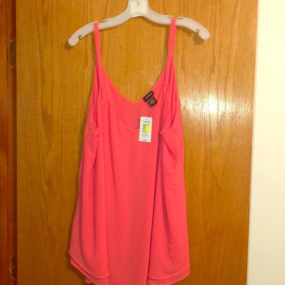 Torrid curved hem tank NWT